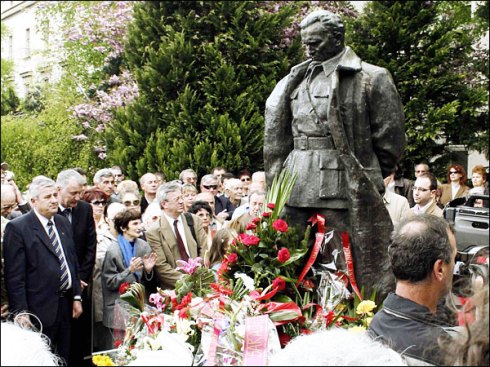 some-1000-people-gather-near-a-statue-of-josip-broz-tito-during-a-ceremony-commemorating-the-26th-anniversary-of-his-death-in-sarajevo-may-4-getty-images.jpg